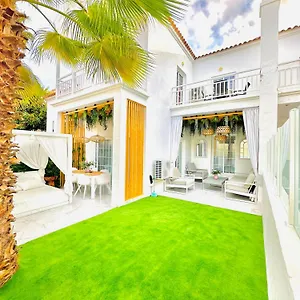 villa-luxury-fanabe-with-private-garden.in-canary-islands.com/